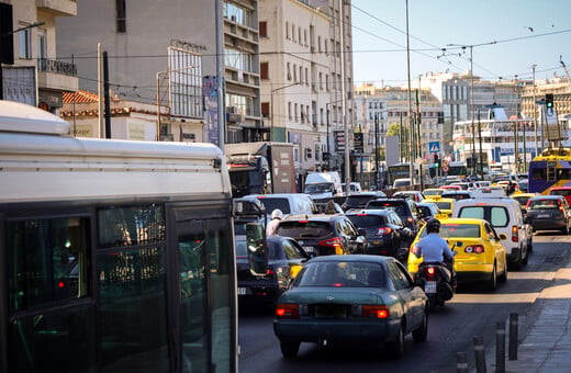 Κίνηση στους δρόμους: Μποτιλιάρισμα λόγω τροχαίου στον Κηφισό - Καθυστερήσεις στην Αττική Οδό