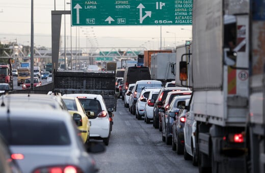 Τροχαίο ατύχημα στον Κηφισό: Oδηγός μηχανής έπεσε στο δρόμο