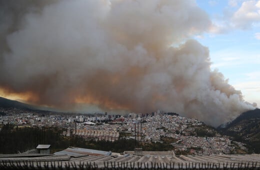 Ισημερινός: 27 φωτιές έχουν περικυκλώσει την πρωτεύουσα της χώρας - Εικόνες χάους