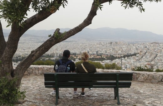 Καιρός: Έρχεται «κοκτέιλ» με βροχές, ζέστη και αφρικανική σκόνη