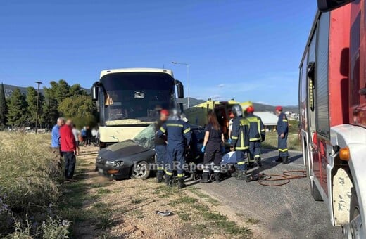 Τροχαίο δυστύχημα στη Λαμία: Αυτοκίνητο «καρφώθηκε» σε λεωφορείο - Νεκρός 56χρονος