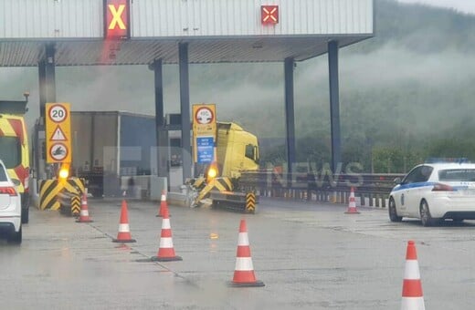 Τροχαίο στα Ιωάννινα: Φορτηγό έπεσε πάνω στις μπάρες των διοδίων της Εγνατίας