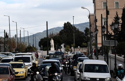 Κίνηση στους δρόμους: Μποτιλιάρισμα σε κεντρικά σημεία - Μεγάλες καθυστερήσεις στην Αττική Οδό