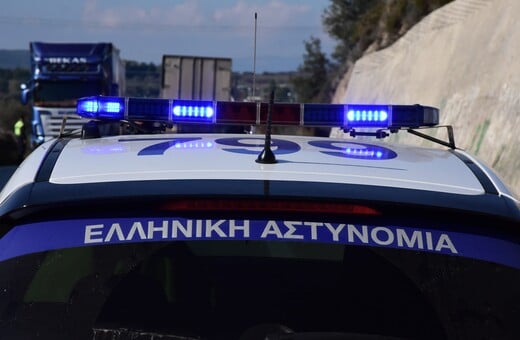 Πλατεία Αμερικής: Οδηγός έπεσε πάνω σε 17 σταθμευμένα αυτοκίνητα