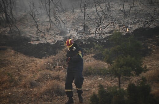 Θεσσαλονίκη: Πέθανε πυροσβέστης ενώ έσβηνε φωτιά