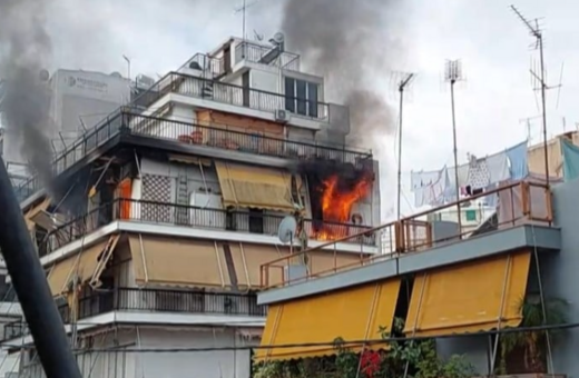 Φωτιά σε διαμέρισμα στον Πειραιά - Απεγκλωβίστηκαν 2 άνθρωποι