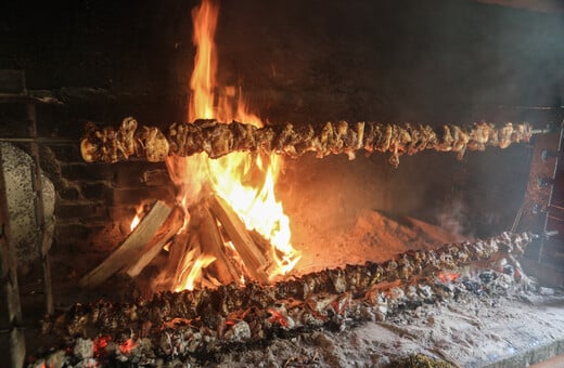 Το κοντοσούβλι στην κορυφή της παγκόσμιας λίστας του Taste Atlas για τα καλύτερα πιάτα με χοιρινό