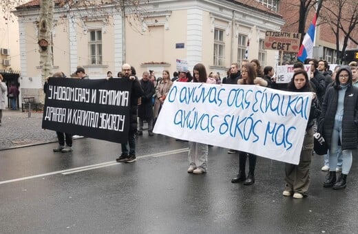 Τέμπη: «Ο αγώνας σας είναι και δικός μας» - Στη Σερβία τίμησαν τη μνήμη των 57 νεκρών