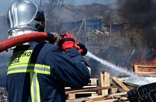 Φωτιά τώρα σε εργοστάσιο στη Ριτσώνα - Εστάλη 112 στους κατοίκους 