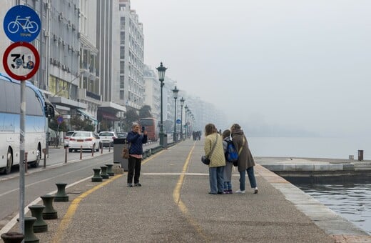 Ο καιρός σήμερα: Βροχές και πτώση της θερμοκρασίας - Πού θα χιονίσει