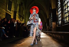 Οι διασημότεροι οίκοι μόδας μετατρέπουν τα ατελιέ τους σε χώρους παραγωγής μασκών λόγω κορωνοϊού