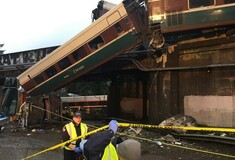 Τρομακτικό σκηνικό στην Ουάσιγκτον από τον εκτροχιασμό τρένου