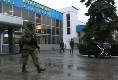Ρώσοι κατέλαβαν αεροδρόμια στην Κριμαία
