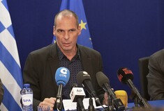 Bαρουφάκης από Κόμο: "Μπορεί να αναστείλουμε μερικές προεκλογικές δεσμεύσεις για να χτιστεί εμπιστοσύνη"