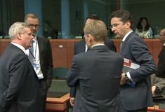 Τα πηγαδάκια, η ατμόσφαιρα, τα βλέμματα -ενός αμήχανου και υπόκωφου Eurogroup