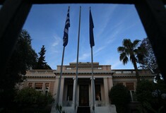 Συνάντηση Τσίπρα με Βαρουφάκη και Τσακαλώτο στο Μαξίμου