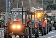 Σε θέση μάχης τα τρακτέρ σε όλη την Ελλάδα-Κλείνουν στις 12 τα Τέμπη