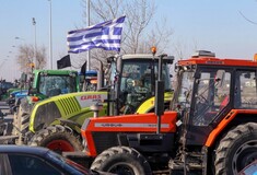 Λαμία: Αποκλεισμός της εθνικής από τους αγρότες με μητροπολίτη και Γκλέτσο στο πλευρό τους