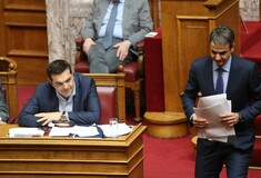 Τσίπρας: «Γίνονται γραφικοί ζητώντας εκλογές» - ΝΔ: «Παραμένει γαντζωμένος στην εξουσία για να ελέγξει τους θεσμούς και τα ΜΜΕ»