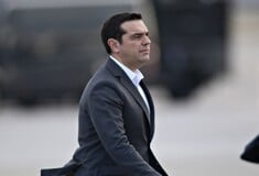 Έφτασε στο Άμπου Ντάμπι ο Τσίπρας - Το πρωί θα δει τον Ολάντ