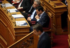 Tσίπρας: Εγώ κ. Μητσοτάκη στο Παρίσι, δεν έμεινα στο σπίτι του Βολταίρου