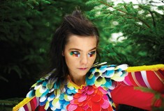 H Björk στη Σαντορίνη - Το πρότζεκτ που ετοιμάζει