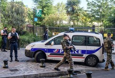 Παρίσι: Συνελήφθη έπειτα από καταδίωξη ο «βασικός ύποπτος» για την επίθεση στους στρατιώτες