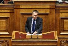 Κουμουτσάκος: Ποιος εμπιστεύεται έναν υπουργό που πάει για δείπνο στα Εξάρχεια…