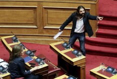 Καταδίωξη Μπαρμπαρούση στην Eθνική οδό - Διέφυγε μπλόκο της αστυνομίας