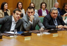 Ο Τσίπρας ζήτησε από τους Υπουργούς να δεσμευθούν πως δεν θα ρίξουν την κυβέρνηση