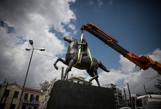 Τοποθετήθηκε το άγαλμα του Μεγάλου Αλεξάνδρου στο κέντρο της Αθήνας