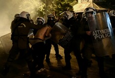 Guardian: Ανησυχητική αύξηση της αστυνομικής βίας στην Ελλάδα