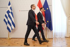 Μητσοτάκης από Αυστρία: Πήραμε δραστικά μέτρα για τον κοροναϊό -Οι ευάλωτοι να μείνουν σπίτι