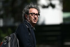 «Υοung Pope»: Ο Paolo Sorrentino μιλά στη LIFO για τον αιχμηρό, σέξι Ποντίφικα που δημιούργησε με τον Τζουντ Λο