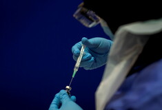 Κορωνοϊός ΗΠΑ: To εμβόλιο της Pfizer παίρνει το πράσινο φως από τους εμπειρογνώμονες για την FDA