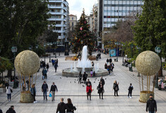 Πρωτοχρονιά όπως Χριστούγεννα: Ρεβεγιόν με απαγόρευση κυκλοφορίας, μπλόκα και SMS