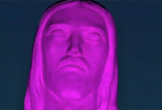 Το διάσημο άγαλμα του Χριστού Λυτρωτή έγινε ροζ!