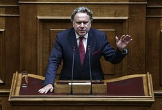 Νέες περικοπές και σε χαμηλές συντάξεις παραδέχτηκε ο Κατρούγκαλος