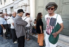 Reuters: Εφαρμόζουν στην Ελλάδα μέτρα που δεν θα τολμούσαν να πάρουν στις χώρες τους