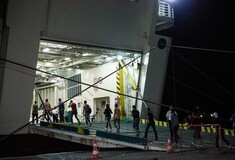 Και τρίτο πλοίο στη Λέσβο για τη μεταφορά προσφύγων