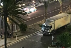 Μακελειό στη Γαλλία - 84 νεκροί σε επίθεση με φορτηγό που έπεσε πάνω σε πλήθος
