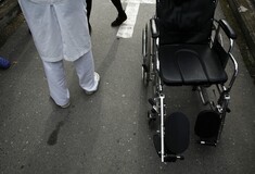 Guardian: Στα νοσοκομεία της Ελλάδας πεθαίνουν ασθενείς που θα έπρεπε να ζουν