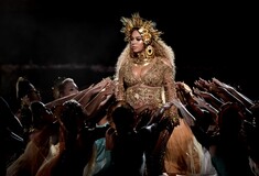 Η Beyonce στη σκηνή σαν Θεότητα στην πρώτη της εμφάνιση μετά την ανακοίνωση της εγκυμοσύνης