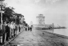 Πώς γκρεμίστηκαν τα ασφυκτικά θαλάσσια τείχη της Θεσσαλονίκης και η πόλη ανοίχτηκε στη θάλασσα
