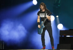 Οι Foo Fighters γίνονται για λίγο «Dee Gees» - Τιμώντας τους Bee Gees στον νέο δίσκο τους