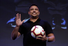 Former Brazil striker Ronaldo buys second division Cruzeiro