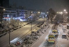 Κακοκαιρία Ελπίς: Κυκλοφοριακό χάος από τον χιονιά, αλυσίδες και στο κέντρο της Αθήνας - Ποιοι δρόμοι είναι κλειστοί