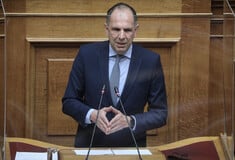 Πρόταση μομφής: Ένταση Γεραπετρίτη με Σκουρλέτη στη Βουλή για τα «sms στον Φουρθιώτη»