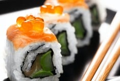 Αθήνα: Πελάτης σε γνωστό εστιατόριο sushi άρχισε να αυνανίζεται μέσα στο μαγαζί