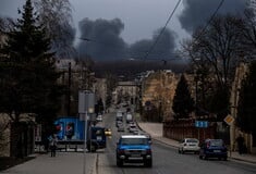 Τέσσερις ρουκέτες έπληξαν τη Λβιβ- Απόπειρα εκφοβισμού από τη Ρωσία λένε οι Ουκρανοί